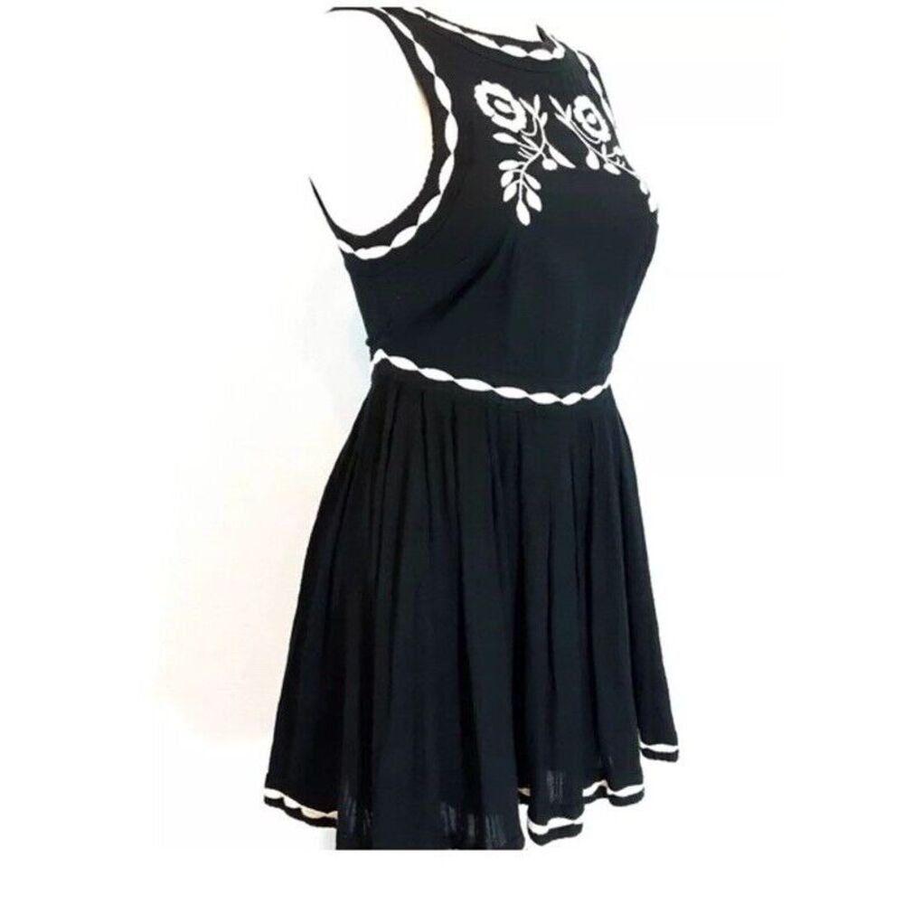 Free People Birds of a Feather Embroidered‎ Floral Skater Dress Size 2 - Picture 5 of 7